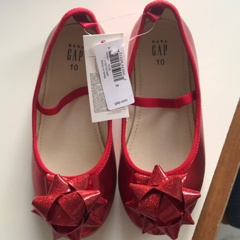 New w tag. Gap toddler 10. Red ballet flats w bow